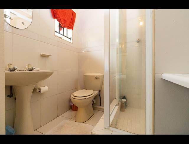 3 BEDROOM HOUSE RENTED IN BEREA WEST